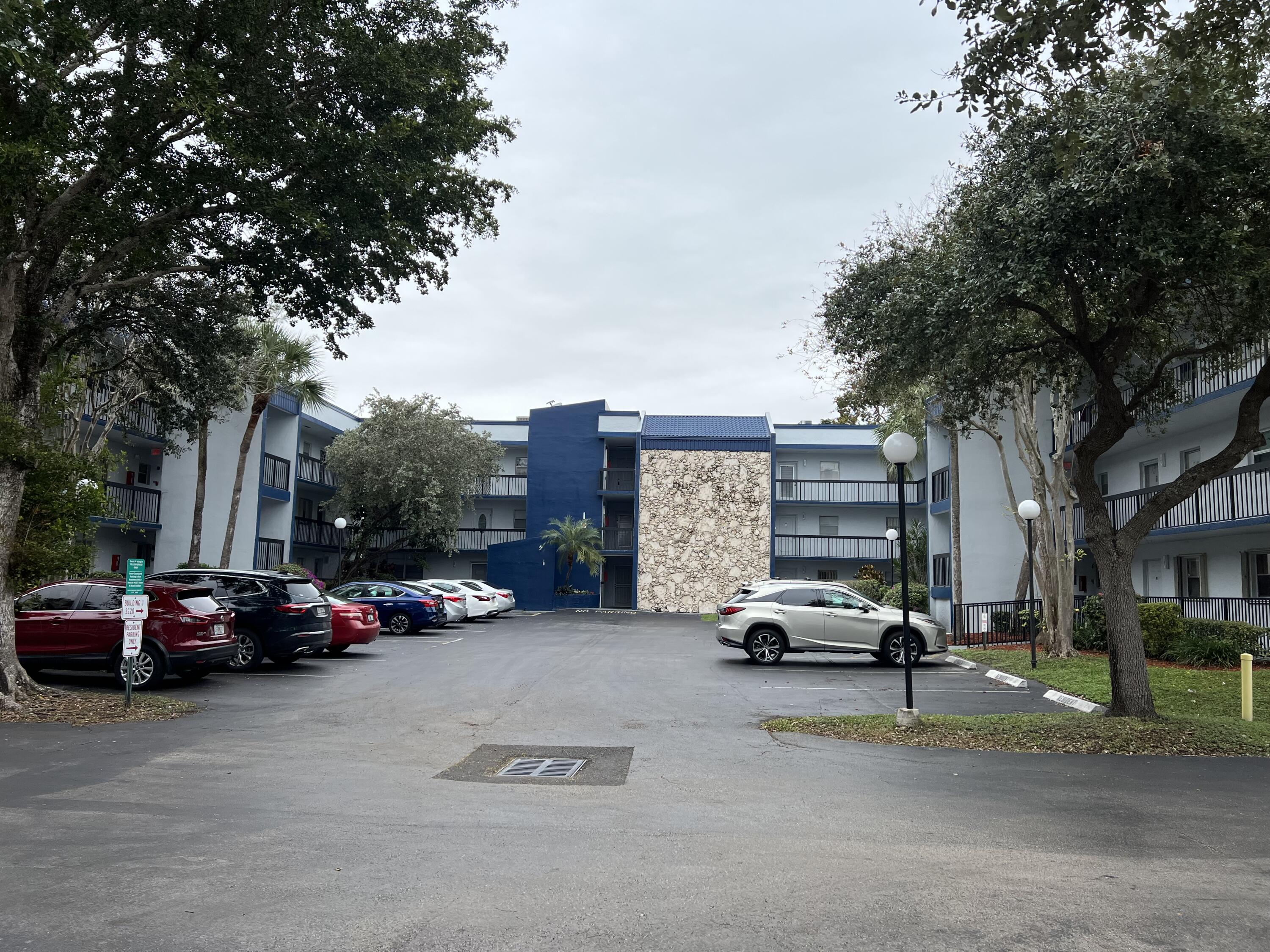 3220 Holiday Springs Boulevard 1-210, Margate, FL 33063
