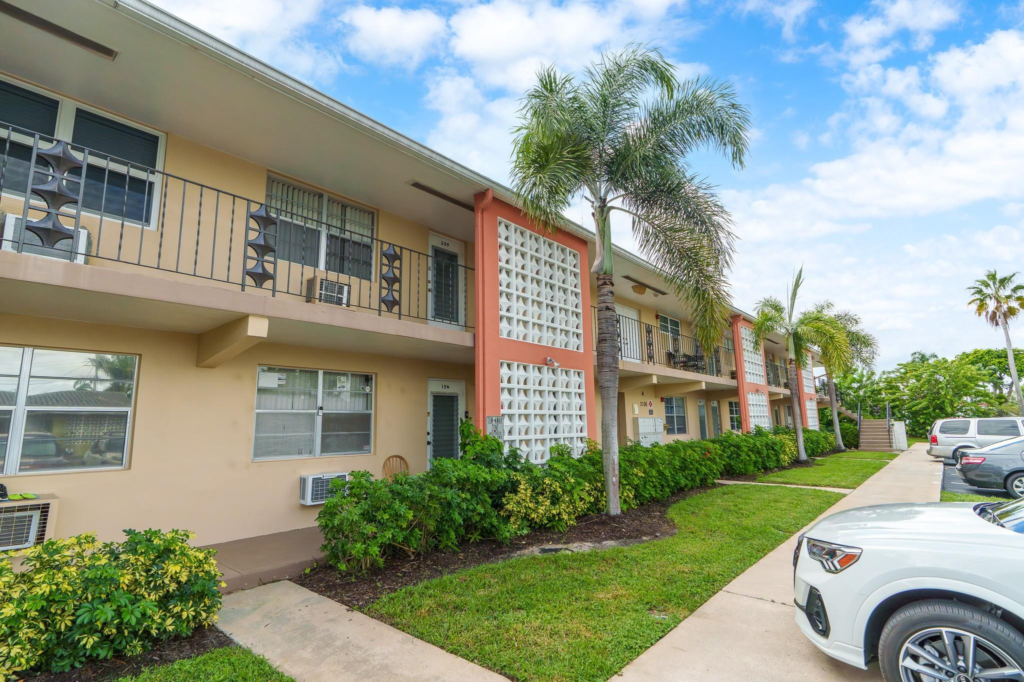 2106 NE 56th Court 204, Fort Lauderdale, FL 33308