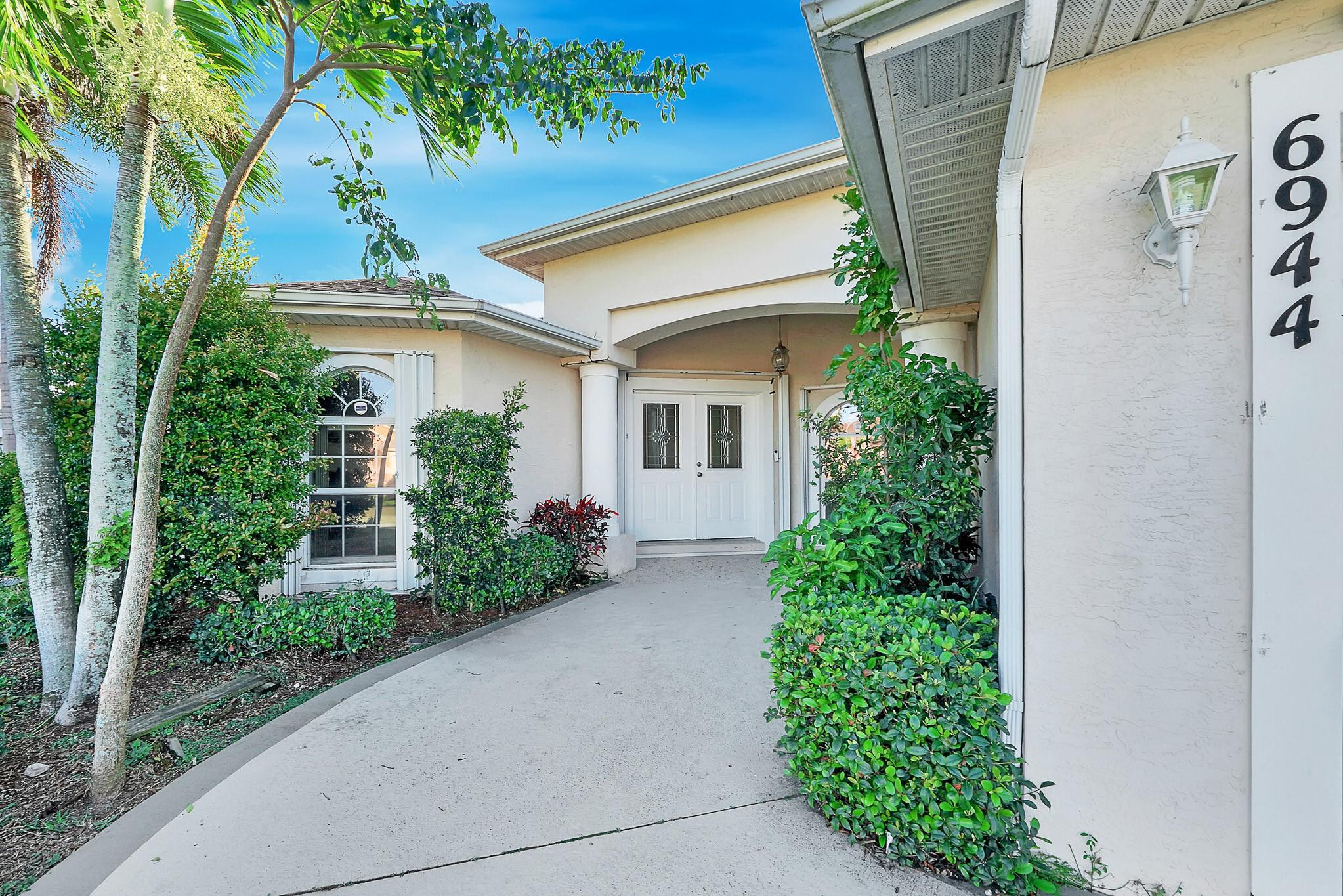 6944 NW Daffodil Lane, Port St. Lucie, FL 34983