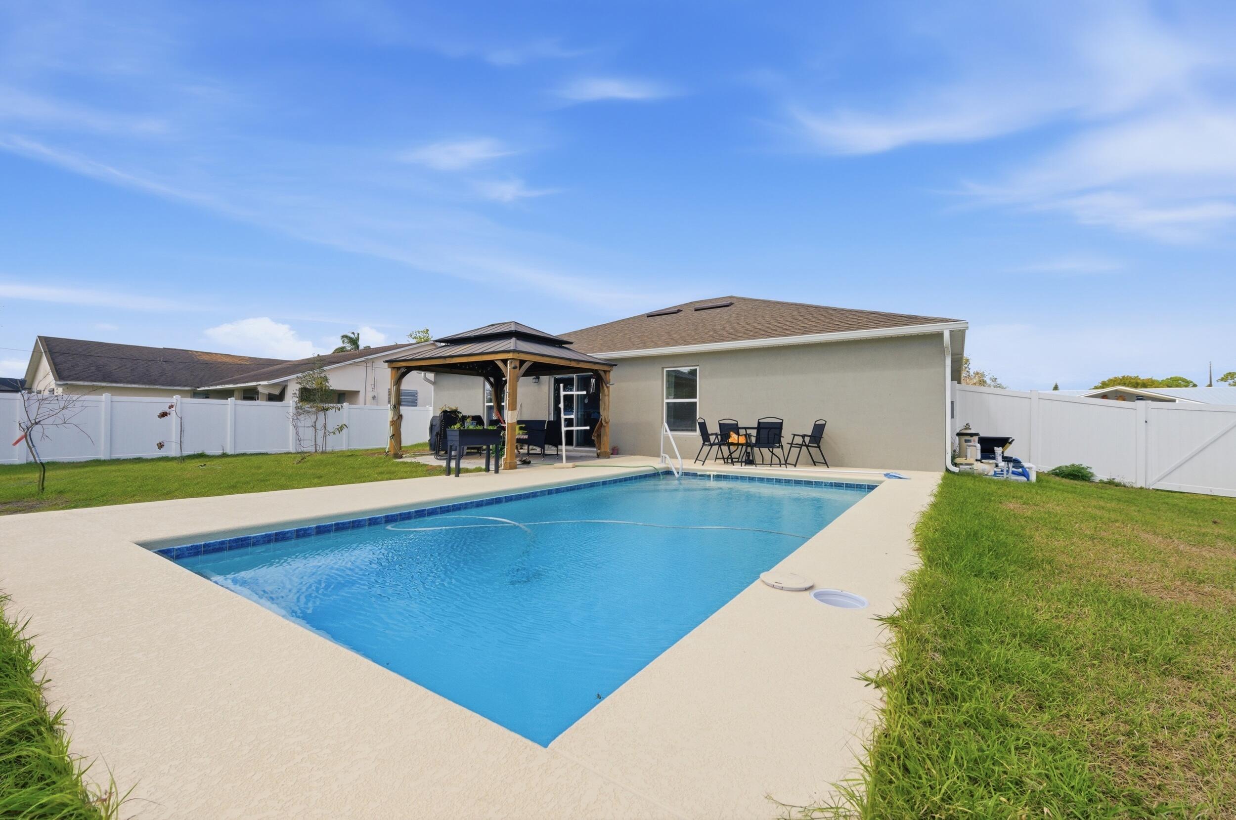 684 SE Crescent Avenue, Port St. Lucie, FL 34984