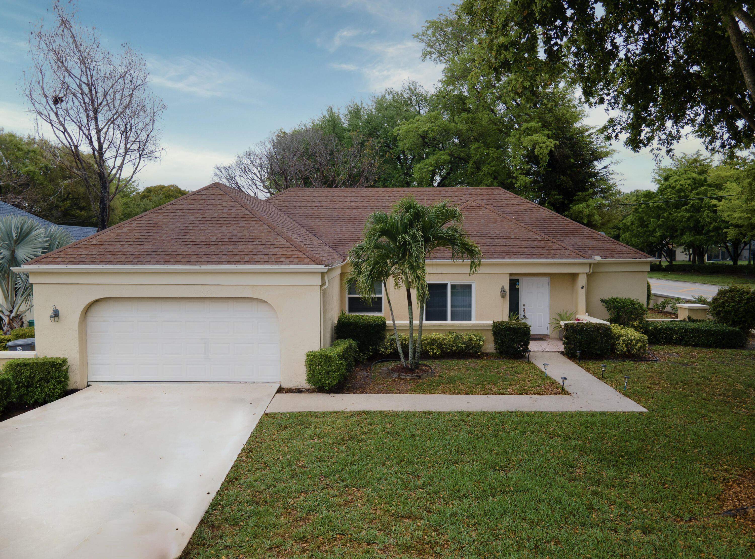 10195 Greentrail Drive, Boynton Beach, FL 33436