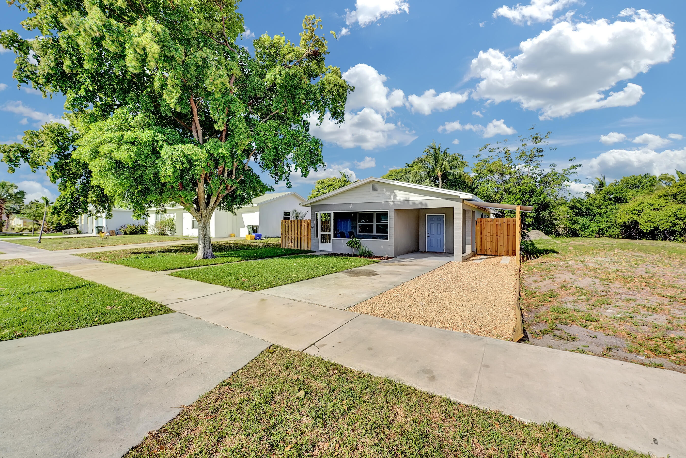 240 NW 9th Avenue, Delray Beach, FL 33444