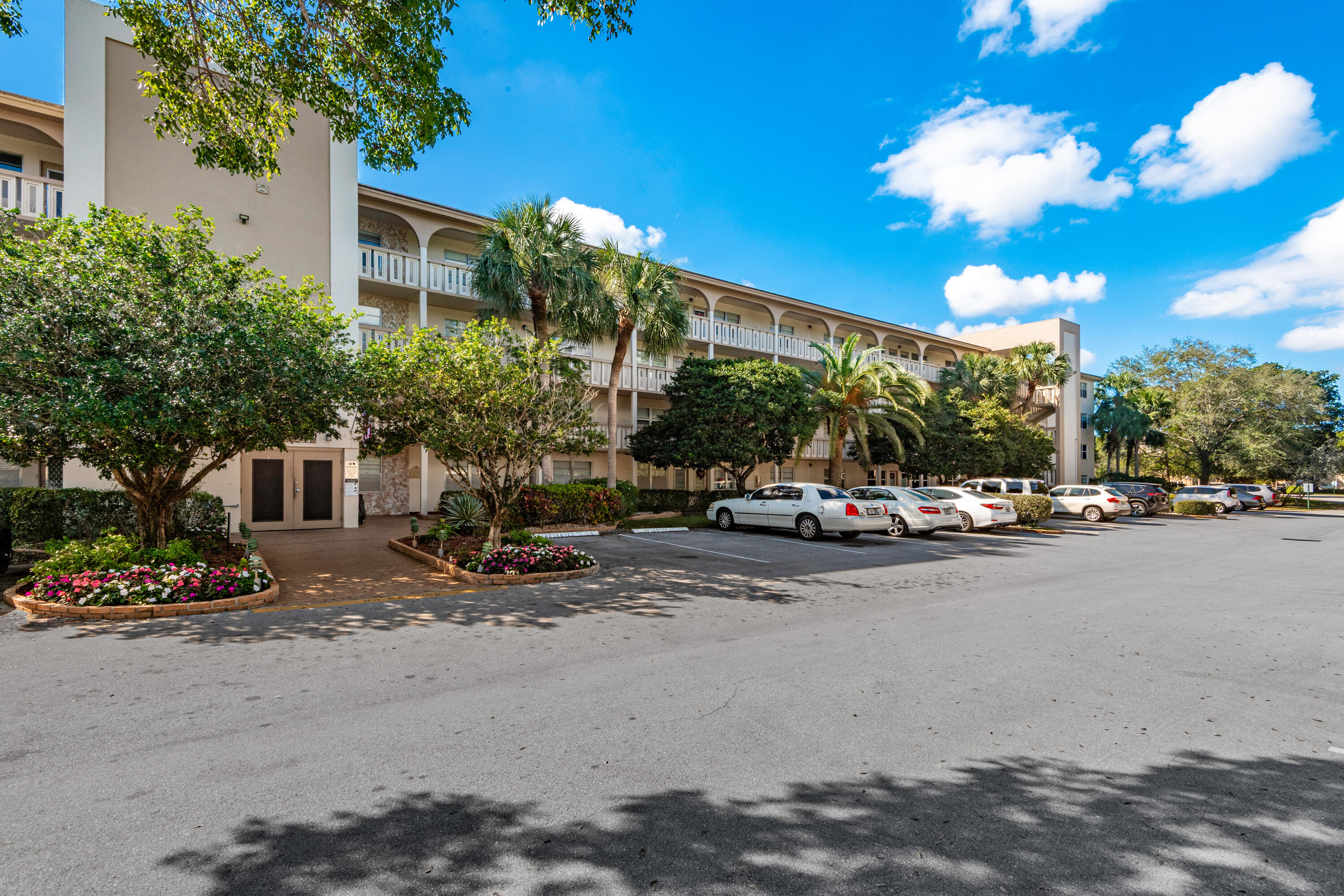 2102 Lucaya Bend J3, Coconut Creek, FL 33066