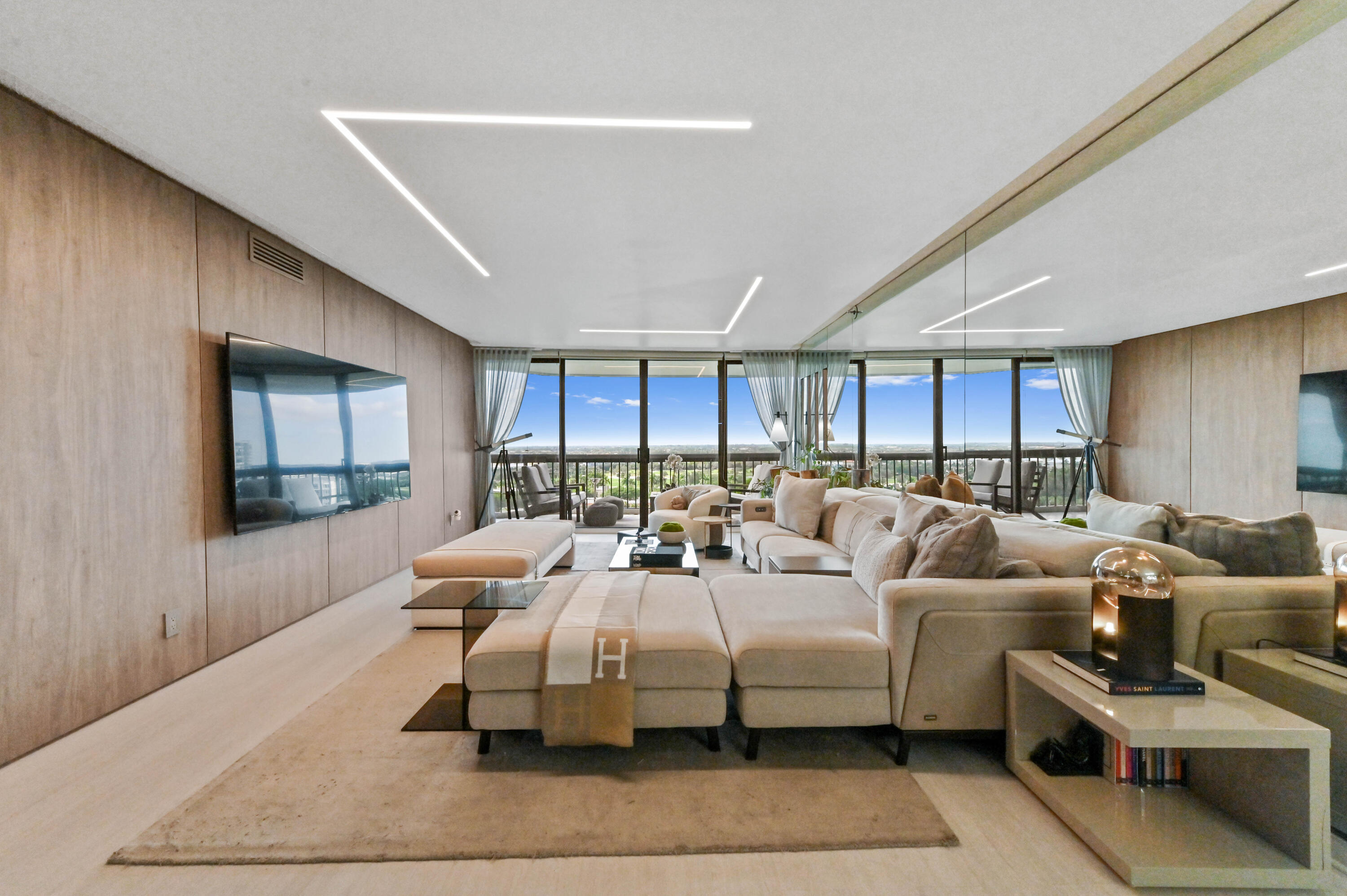 1900 Consulate Place 1205, West Palm Beach, FL 33401