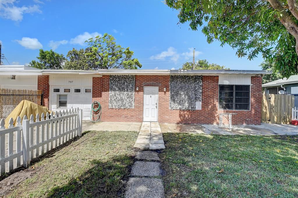 707 SW 9th Court, Delray Beach, FL 33444
