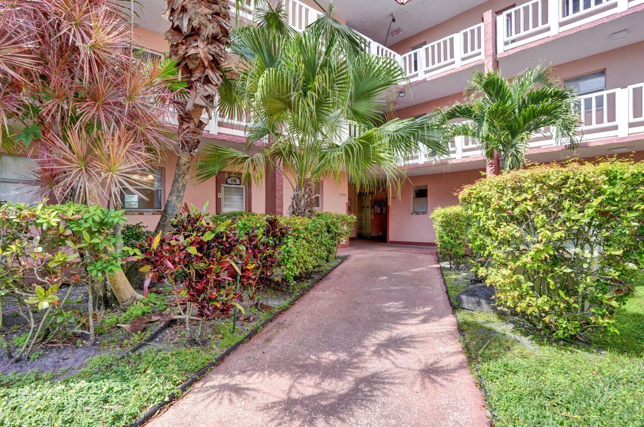 9460 Sunrise Lakes Boulevard 106, Sunrise, FL 33322