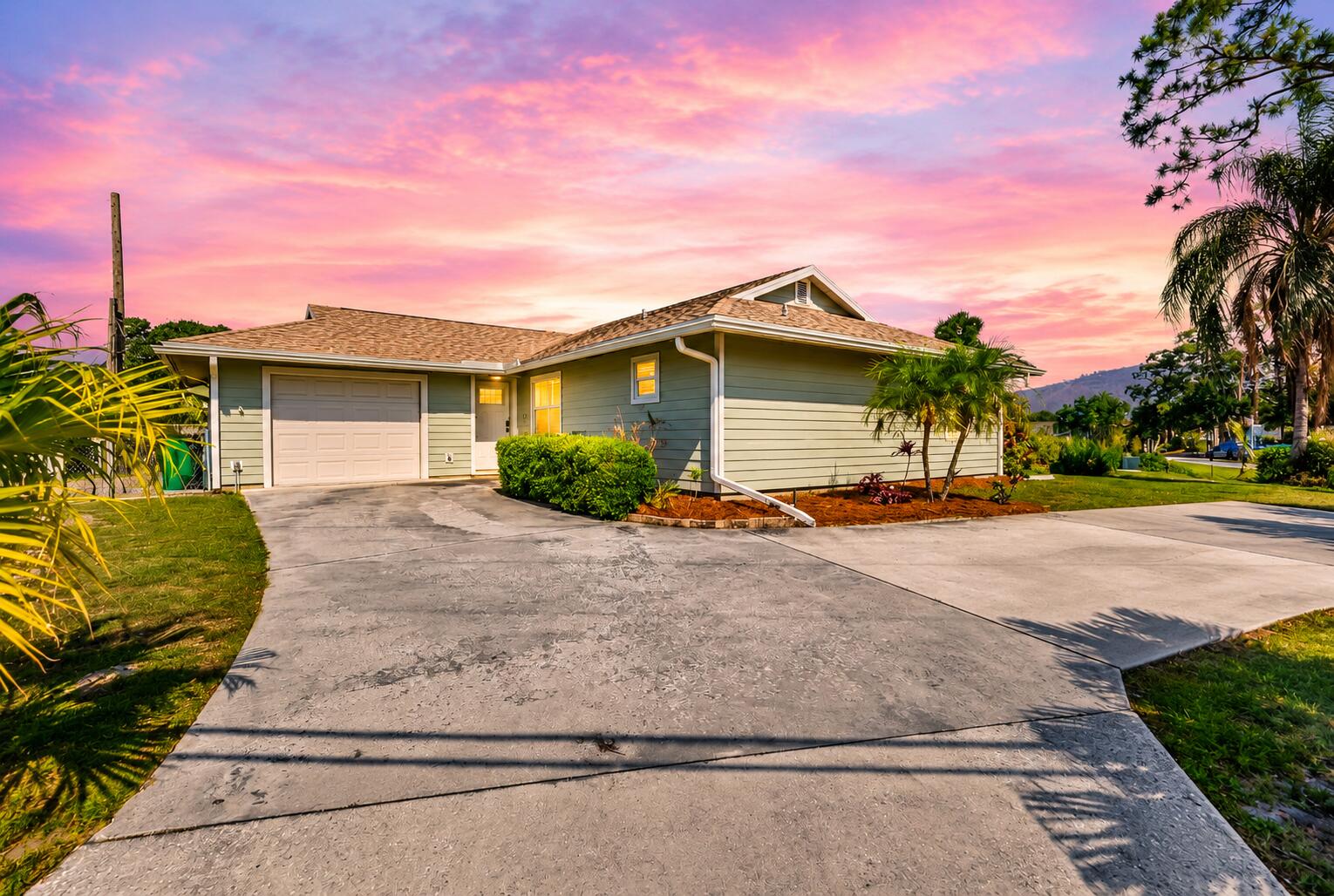 2411 SE Floresta Drive, Port St. Lucie, FL 34984