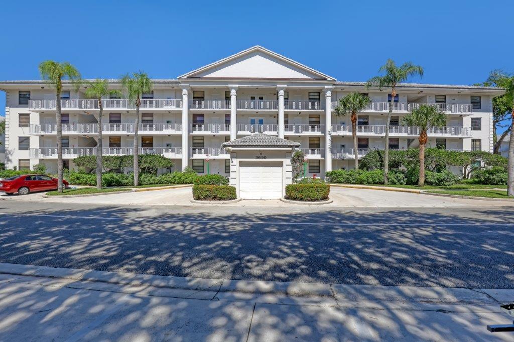 3650 Whitehall Drive 201, West Palm Beach, FL 33401