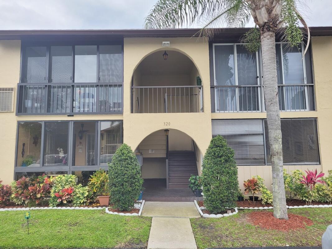 320 Pine Ridge Circle A1, Greenacres, FL 33463