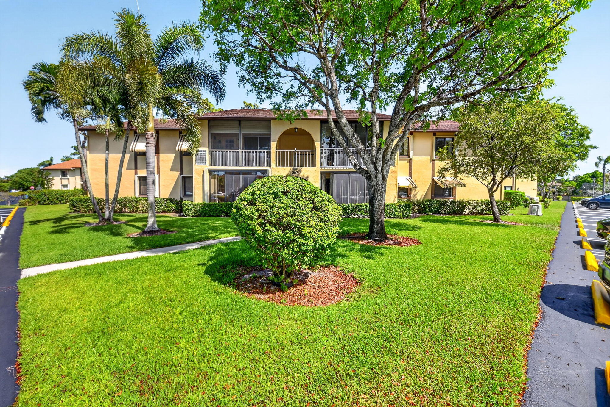 207 Pine Hov Circle D2, Greenacres, FL 33463