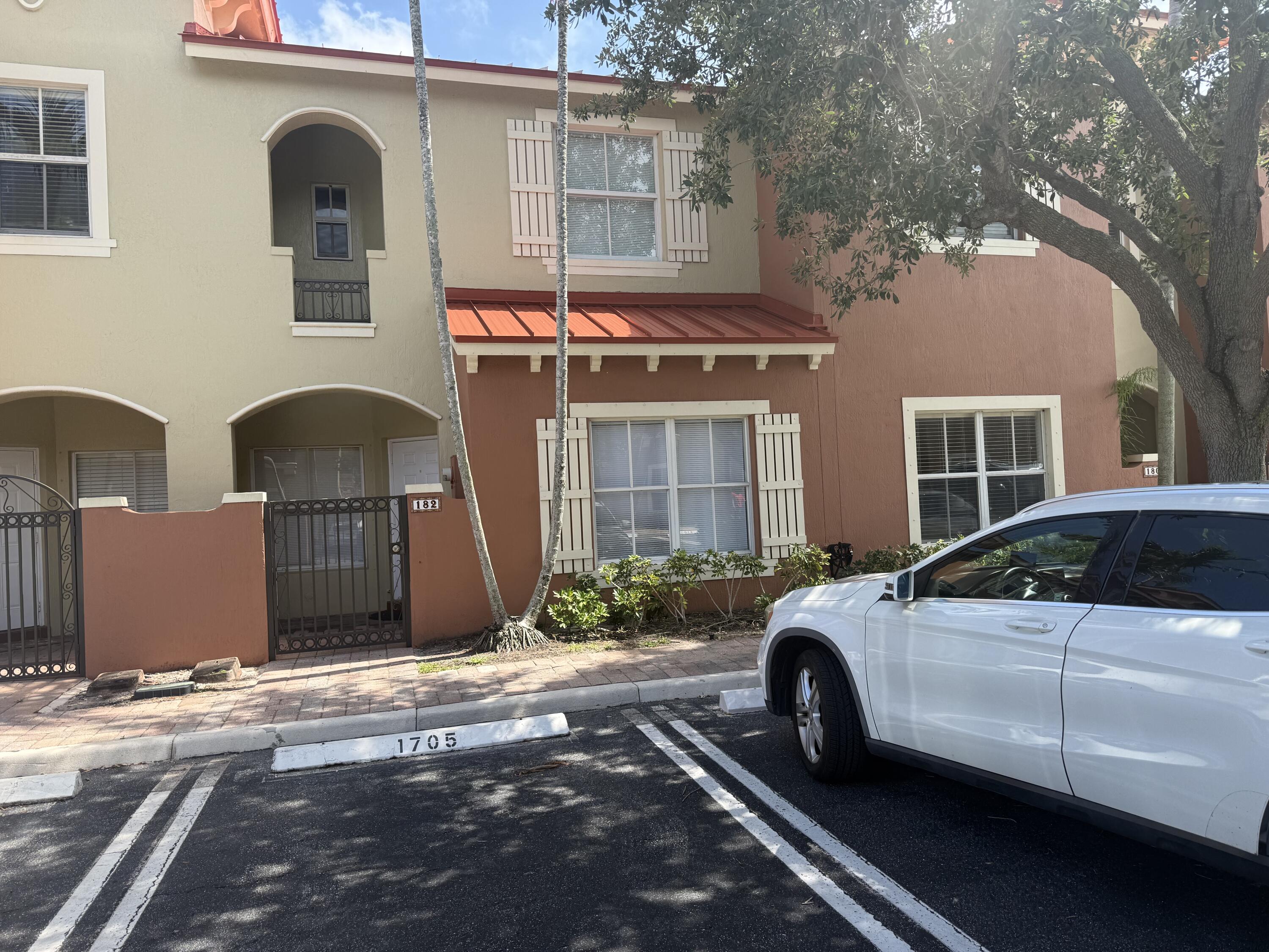 182 Lake Monterey Circle, Boynton Beach, FL 33426