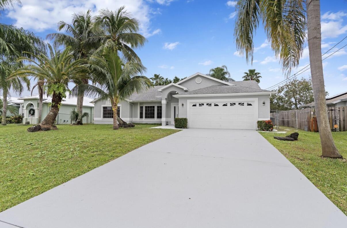 272 SW Carter Avenue, Port St. Lucie, FL 34983