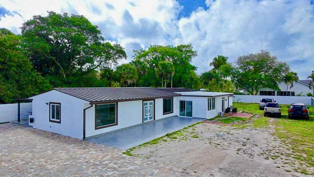 696 Arlington Drive, West Palm Beach, FL 33415