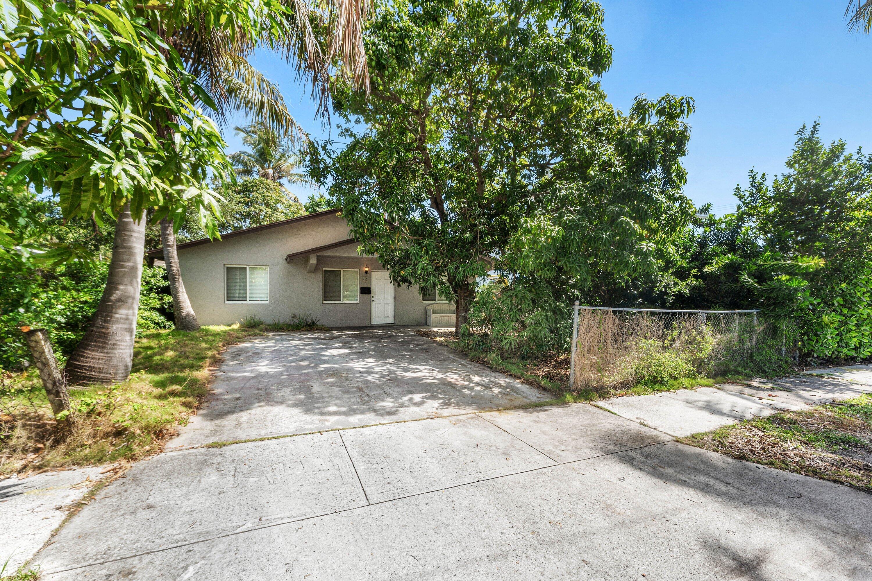417 UPLAND Road, West Palm Beach, FL 33401