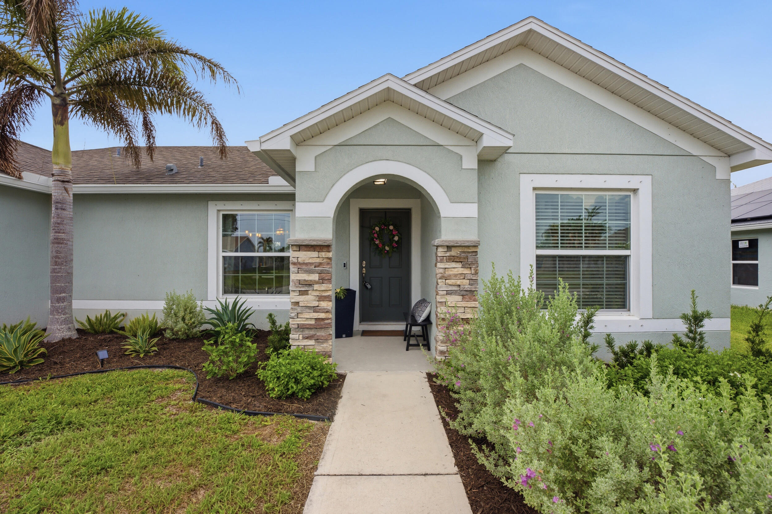 183 SW NORTH WAKEFIELD Circle, Port St. Lucie, FL 34953