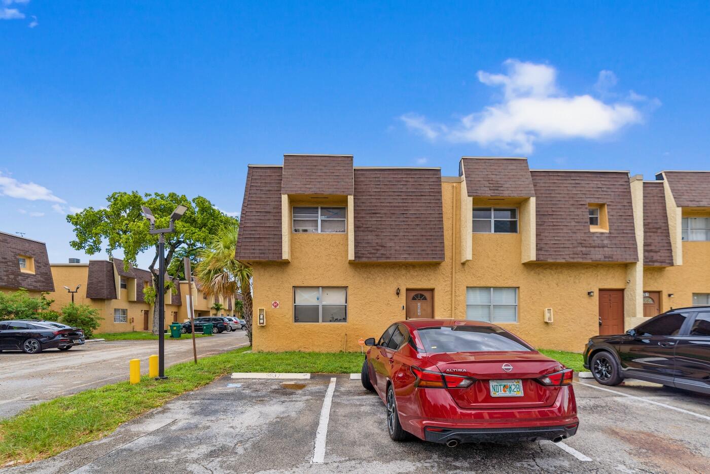 5655 BLUEBERRY Court 1, Lauderhill, FL 33313