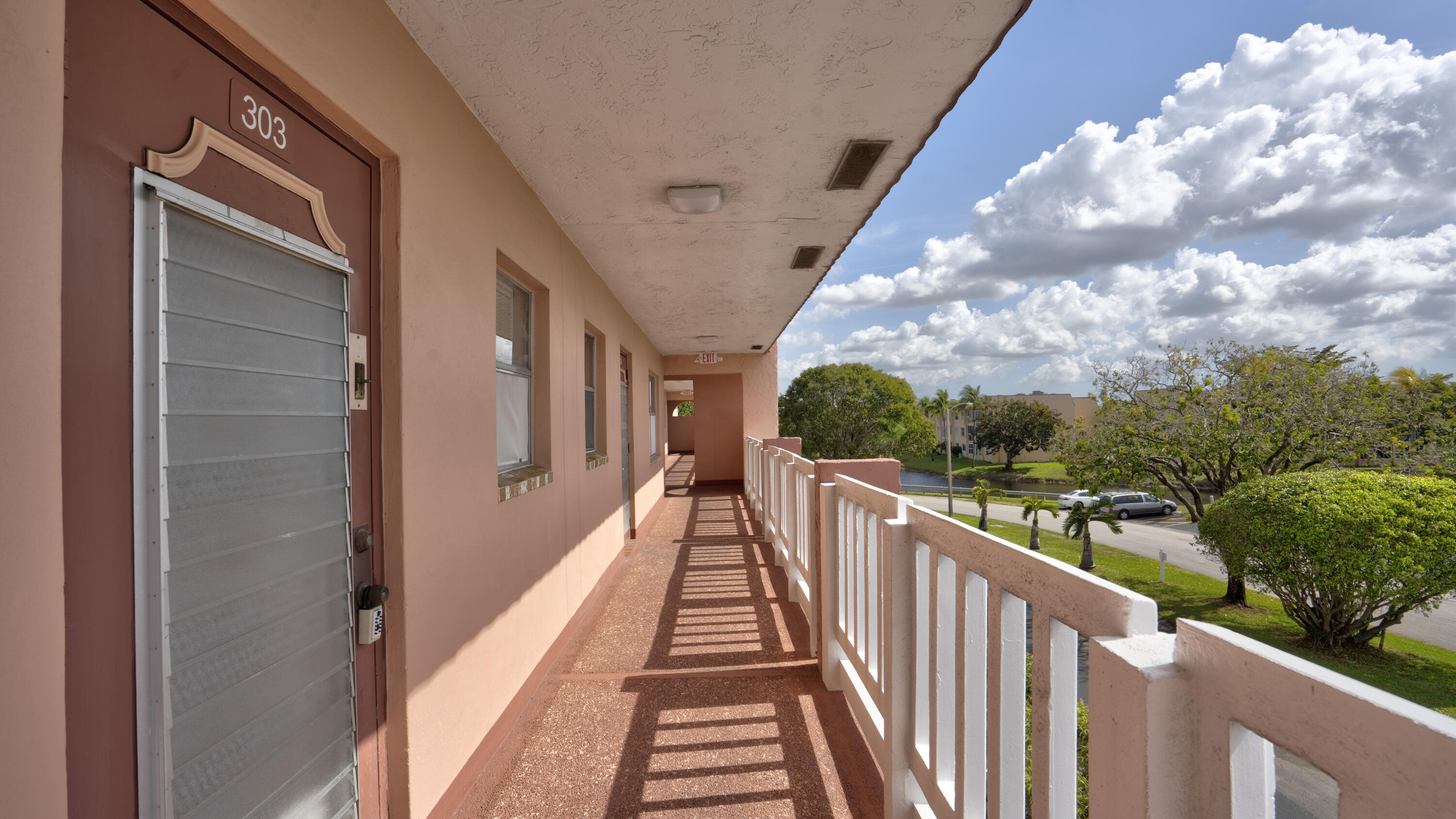 9400 SUNRISE LAKES Boulevard 303, Sunrise, FL 33322
