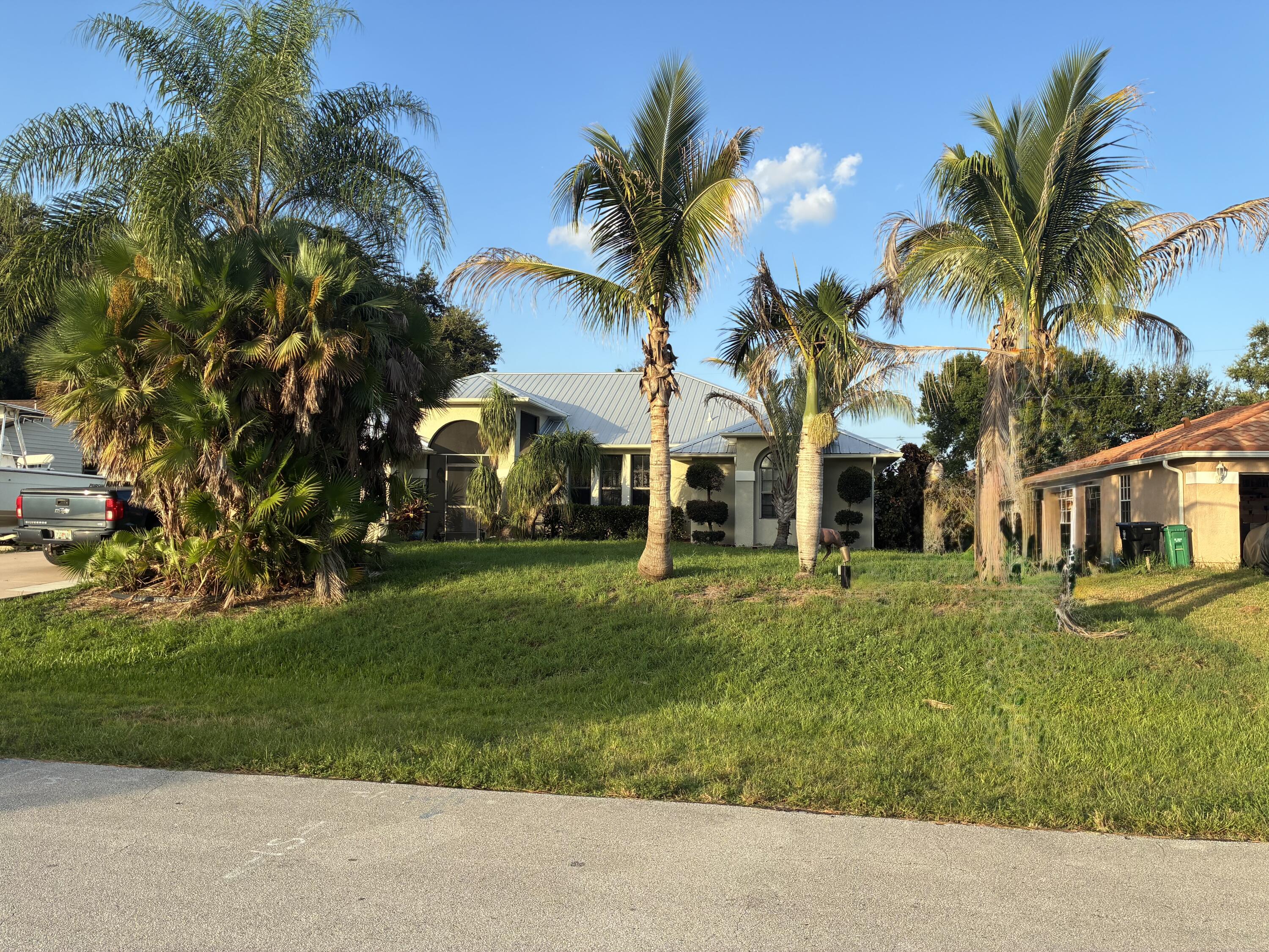 1901 SW MONTERREY Lane, Port St. Lucie, FL 34953