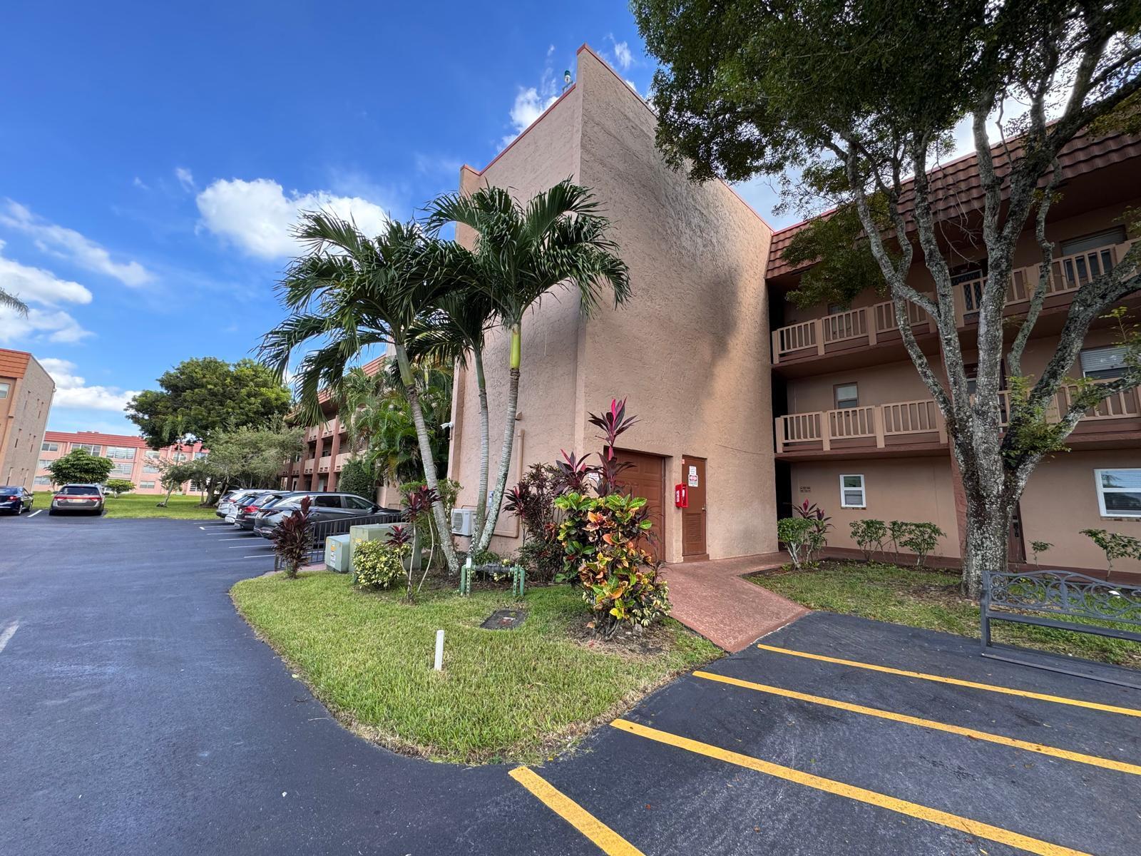 9660 SUNRISE LAKES Boulevard 202, Sunrise, FL 33322